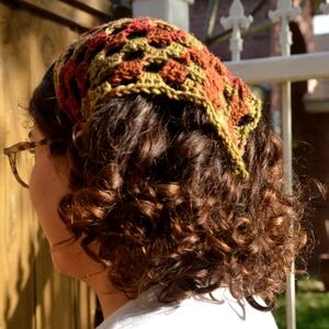 tie bandana mystery?